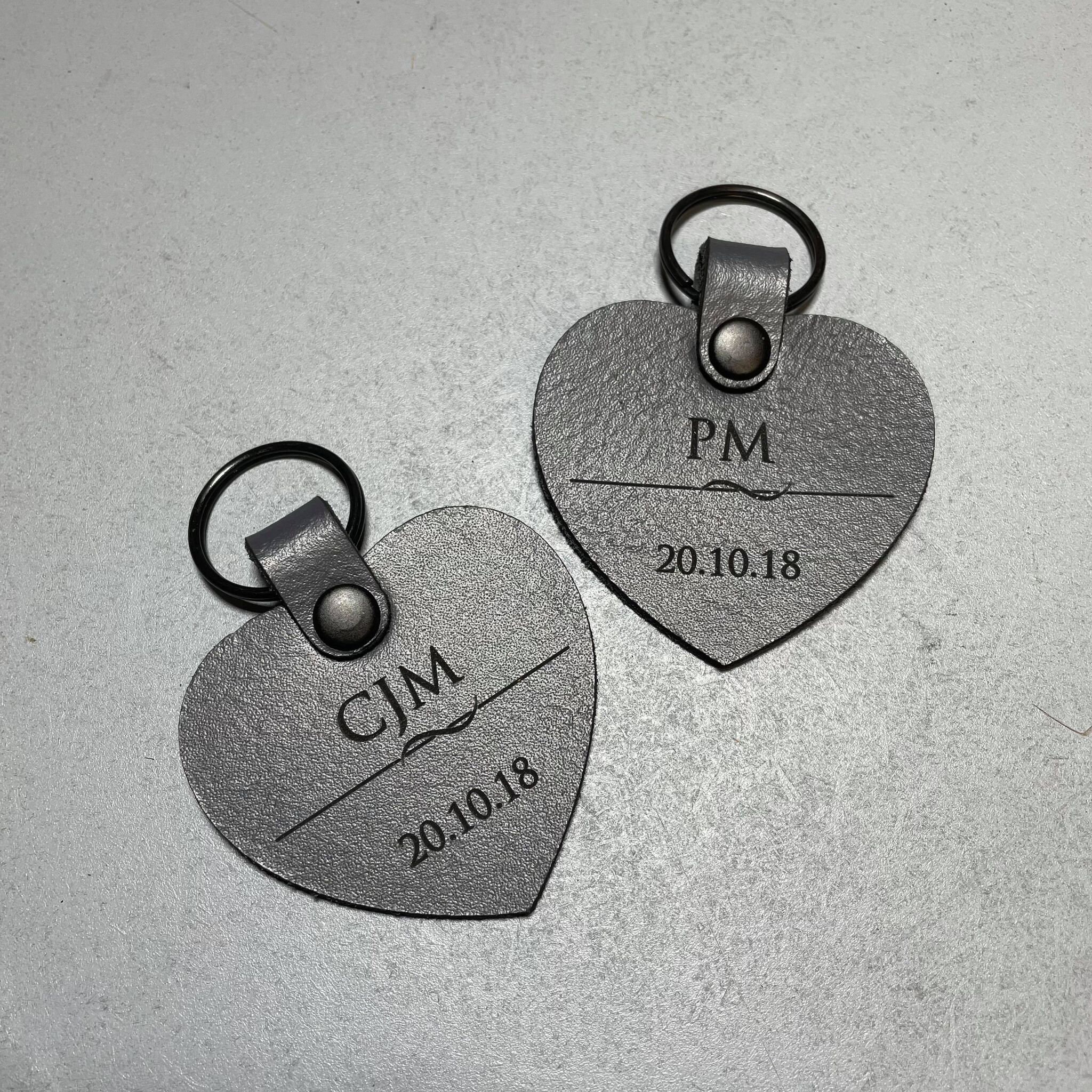 Best Man/Groomsman/Bridesmaid/Bridal party personalised gift - Engraved Leather Heart Keyring - Various Colours - Image 2